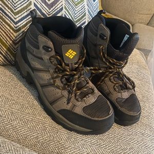 Mens Colombia hiking boots 9